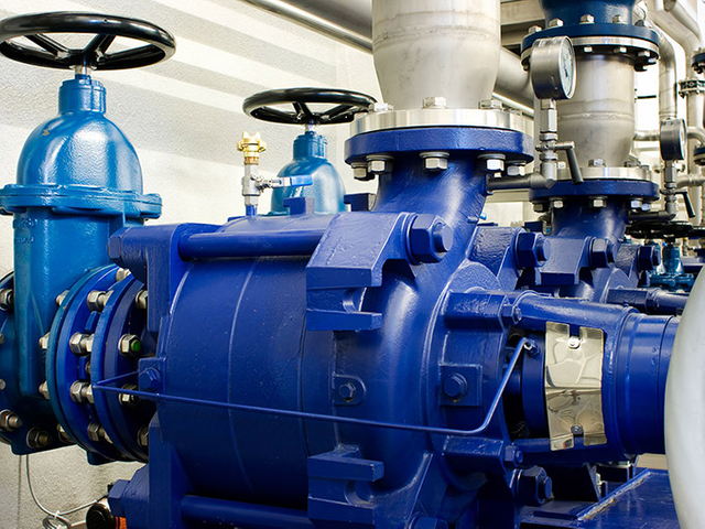 Válvulas y cilindros hidráulicos.